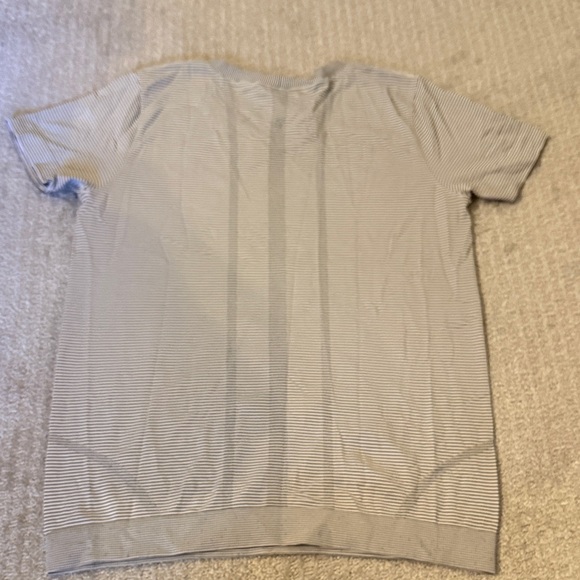 lululemon Swiftly Relaxed Tee - Picture 5 of 6